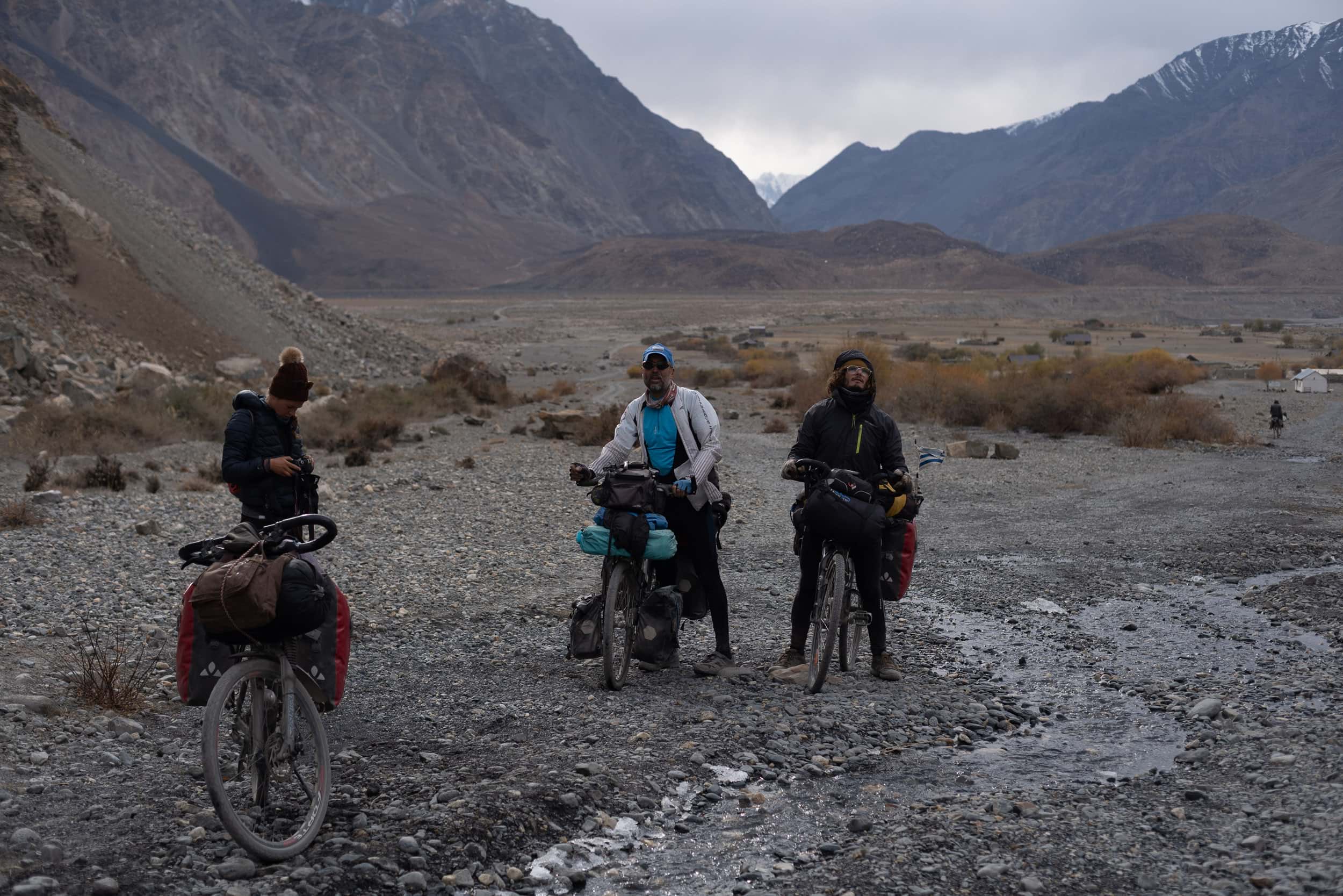 The Bartang Valley cycling crew