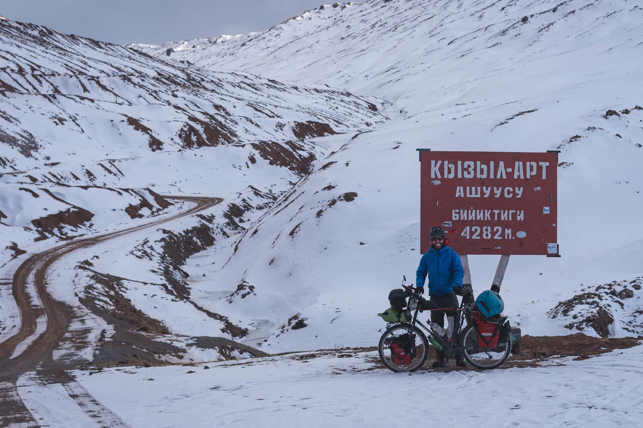 cycle touring the Kyzil art Pass Kyrgizstan