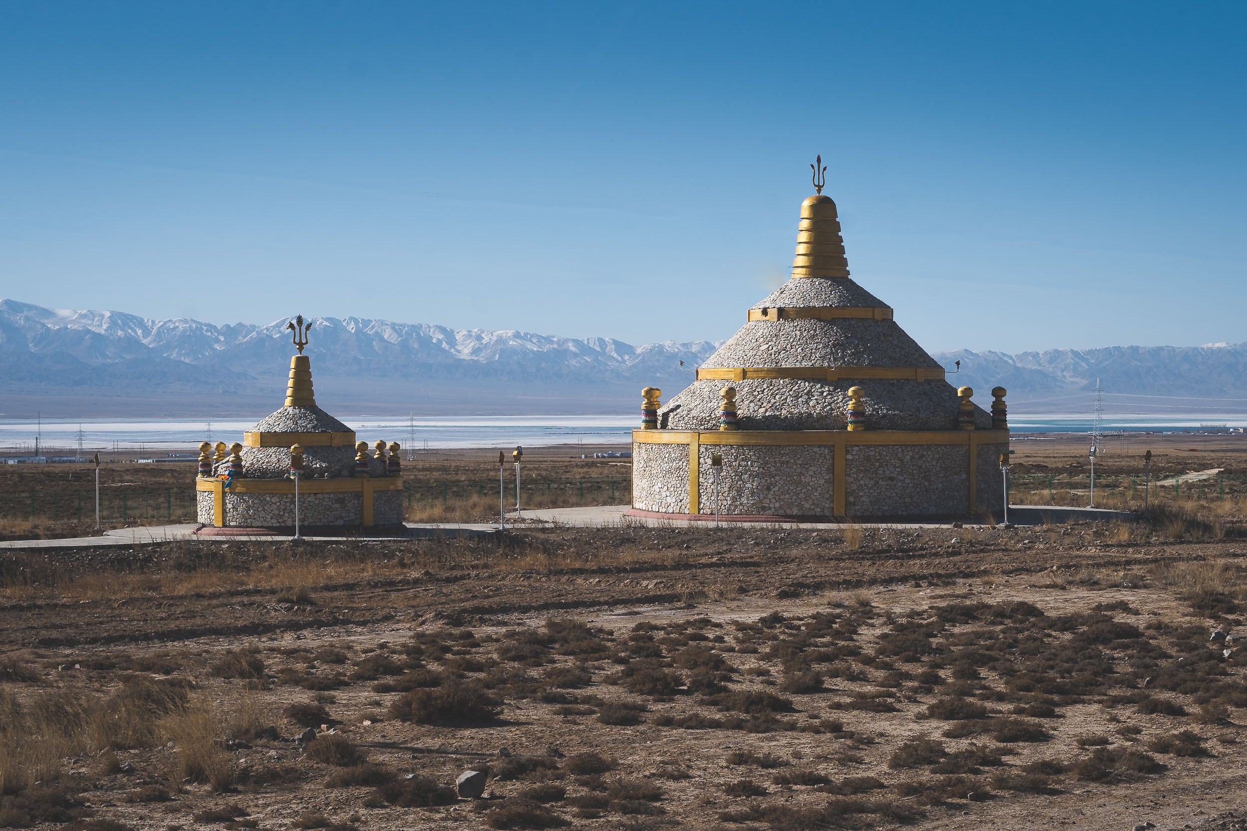 stupas tibetan plateau
