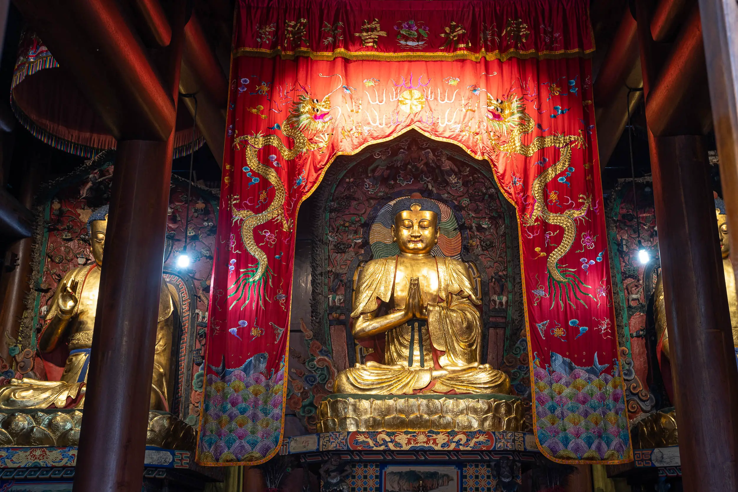 Buddhist statue temple China