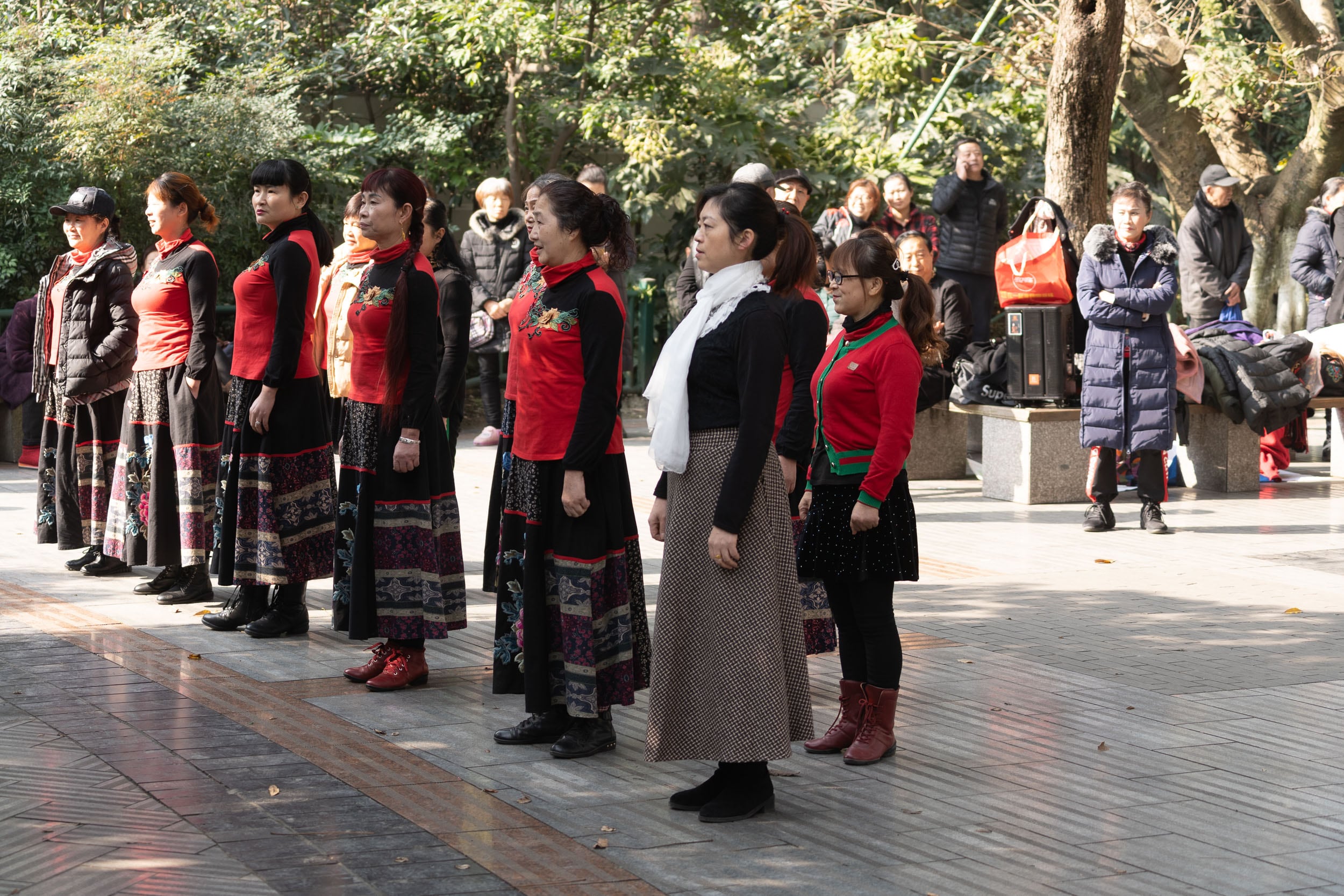 chinese women dancing